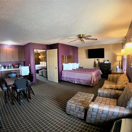 Star Plus Inn & Suites Selmer Екстериор снимка