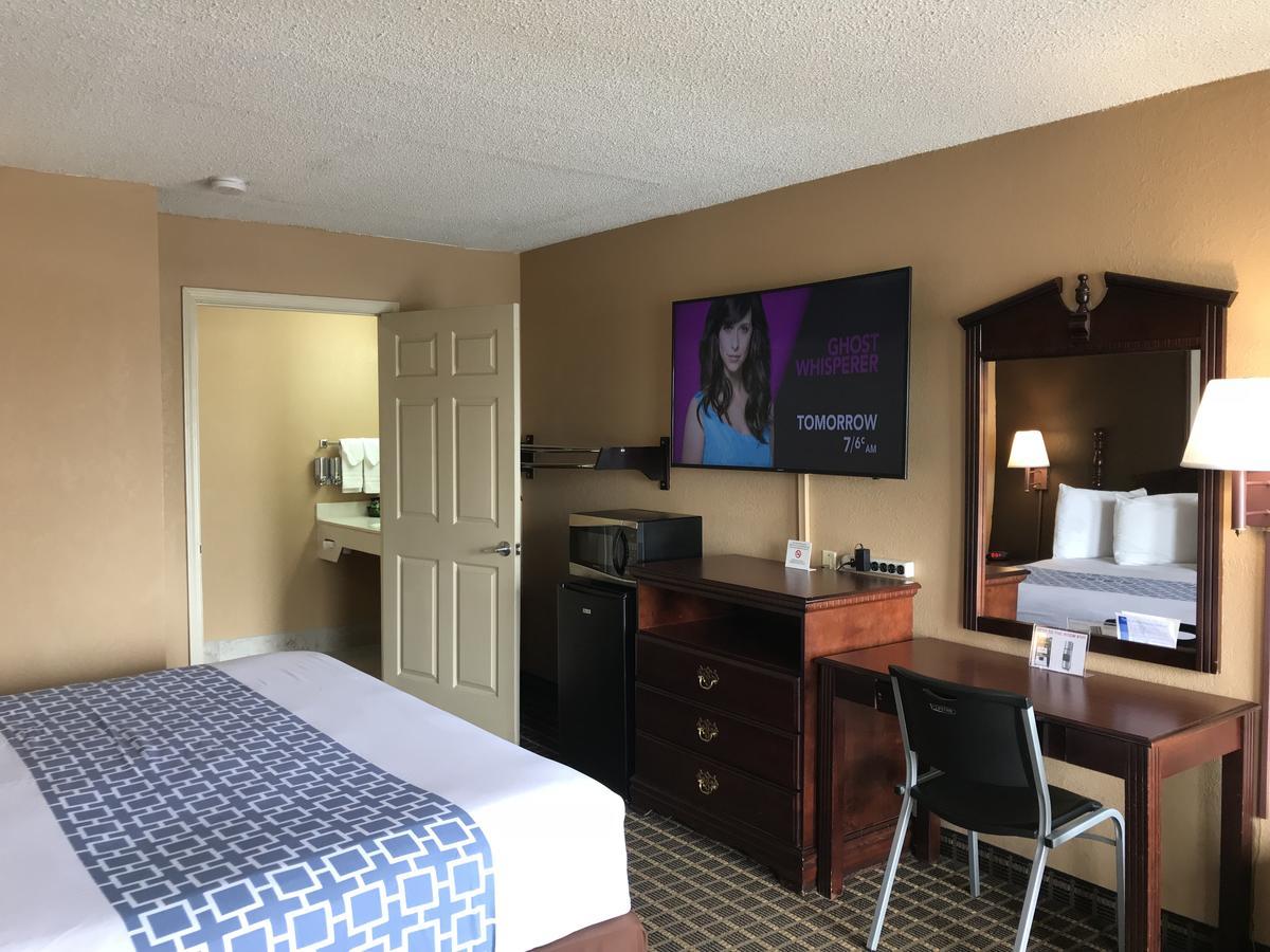 Star Plus Inn & Suites Selmer Екстериор снимка
