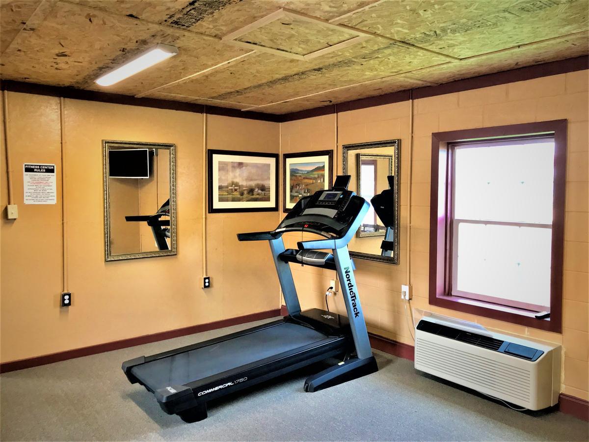 Star Plus Inn & Suites Selmer Екстериор снимка