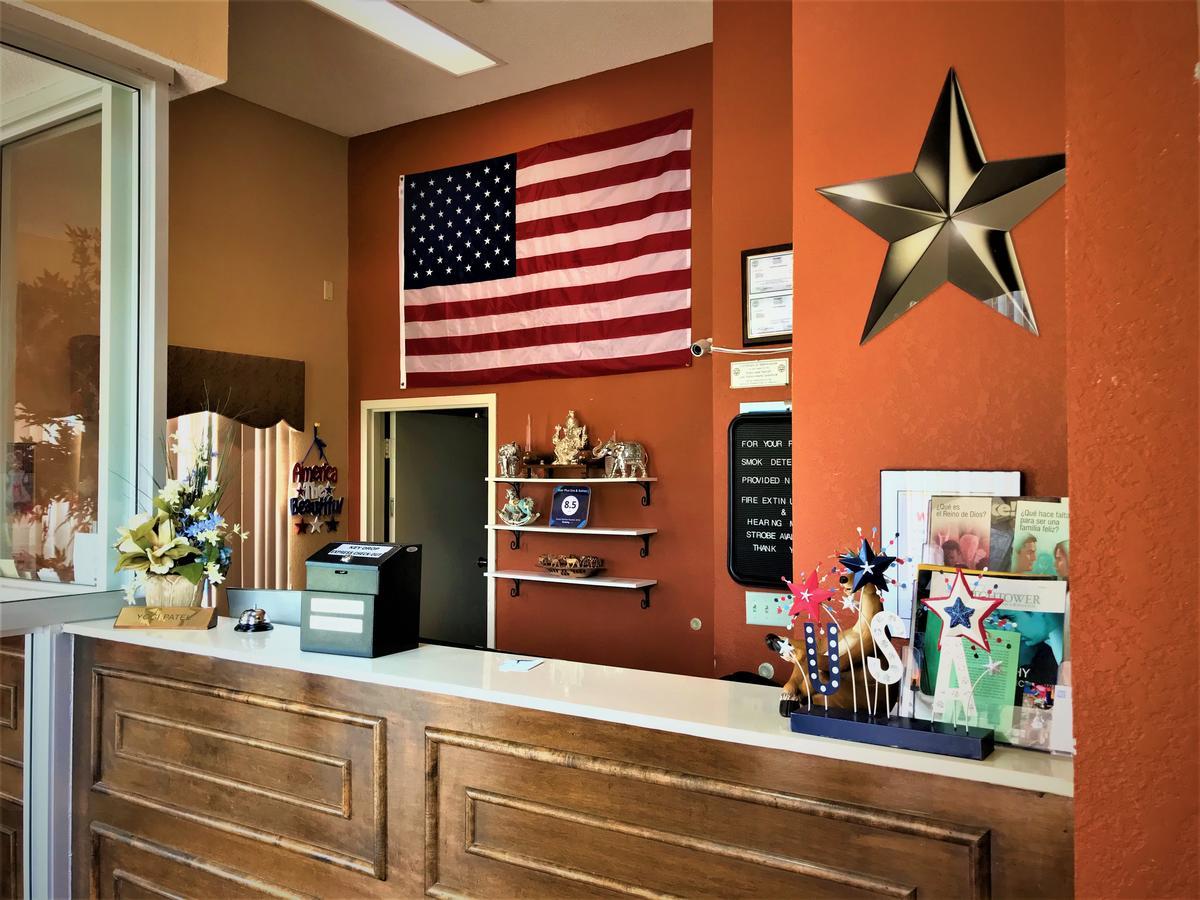Star Plus Inn & Suites Selmer Екстериор снимка