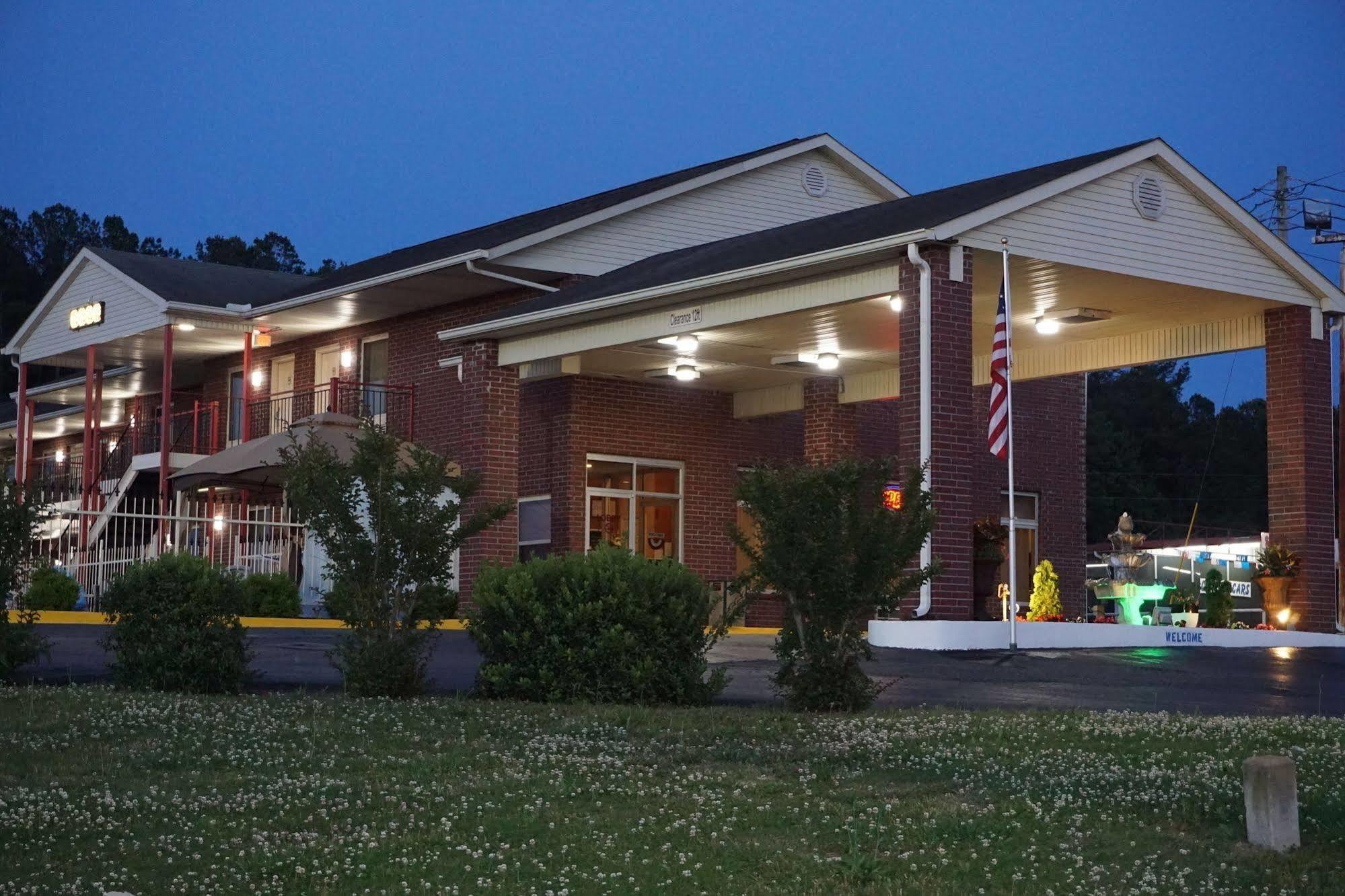 Star Plus Inn & Suites Selmer Екстериор снимка