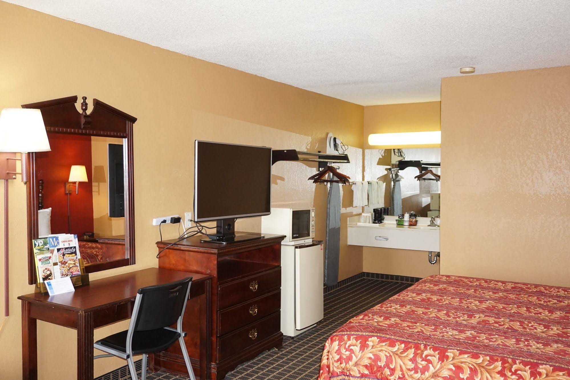 Star Plus Inn & Suites Selmer Екстериор снимка