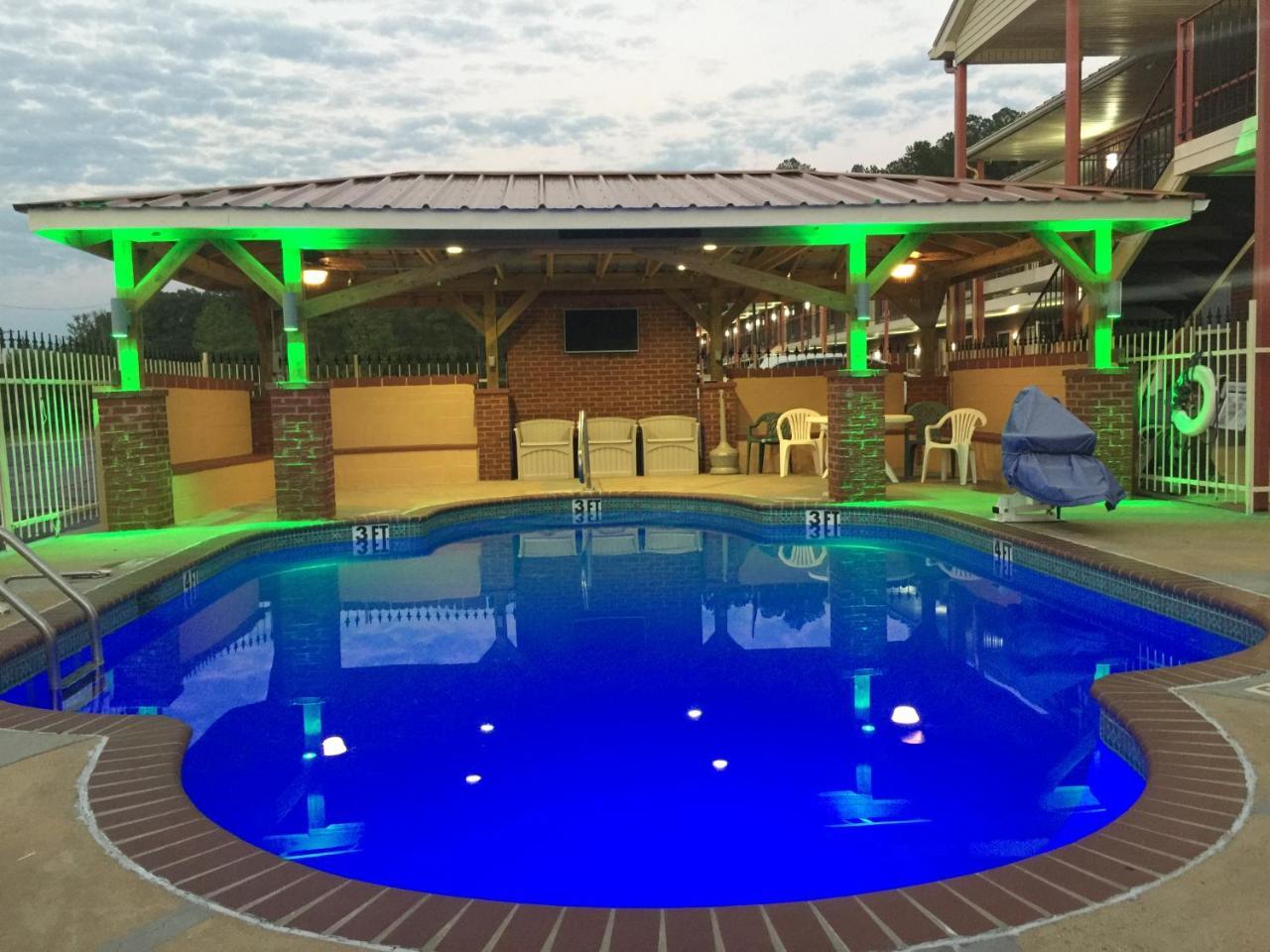 Star Plus Inn & Suites Selmer Екстериор снимка