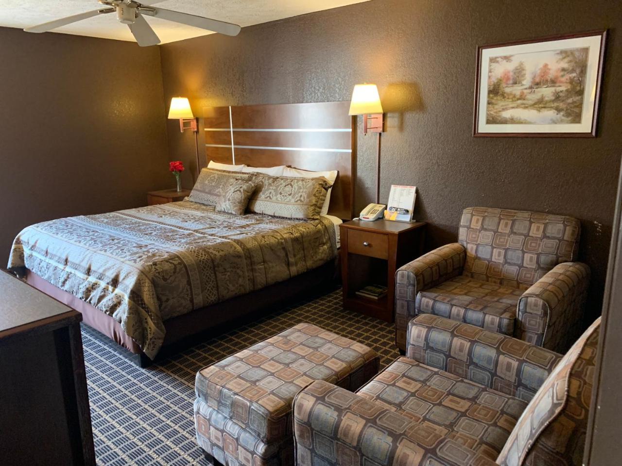 Star Plus Inn & Suites Selmer Екстериор снимка