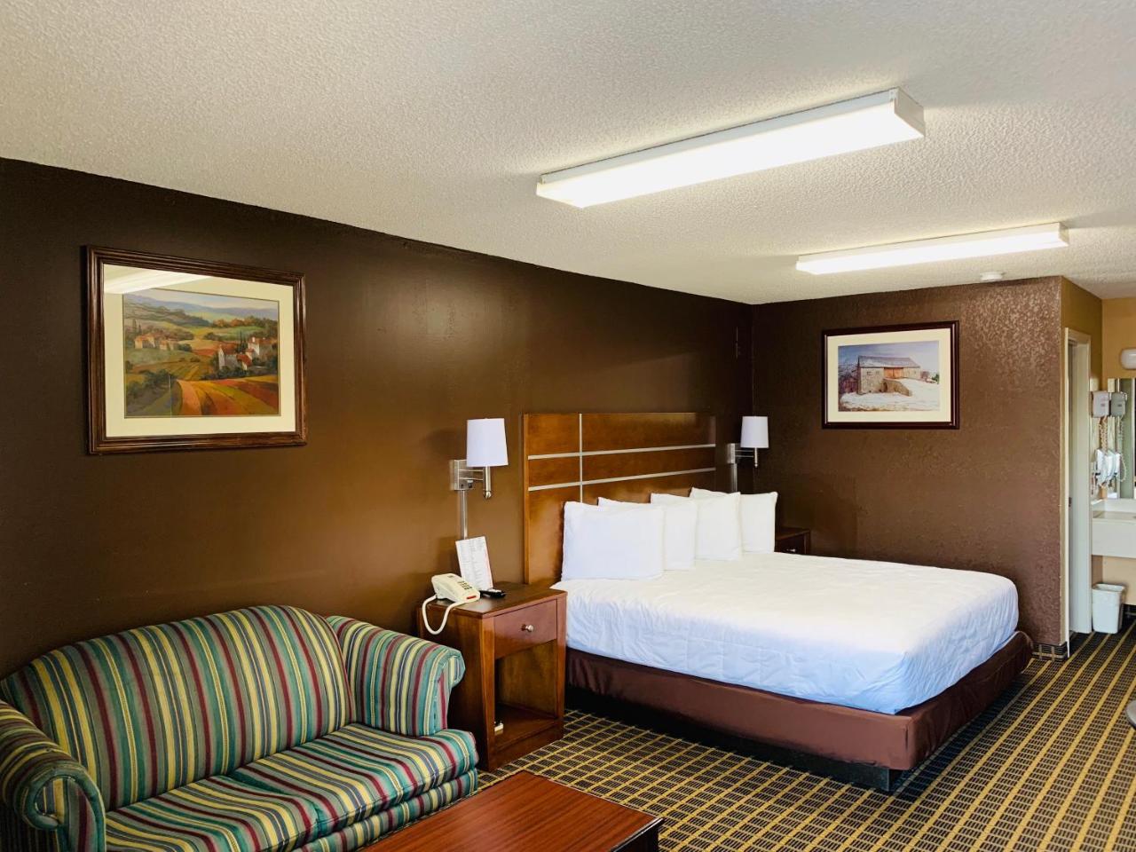 Star Plus Inn & Suites Selmer Екстериор снимка