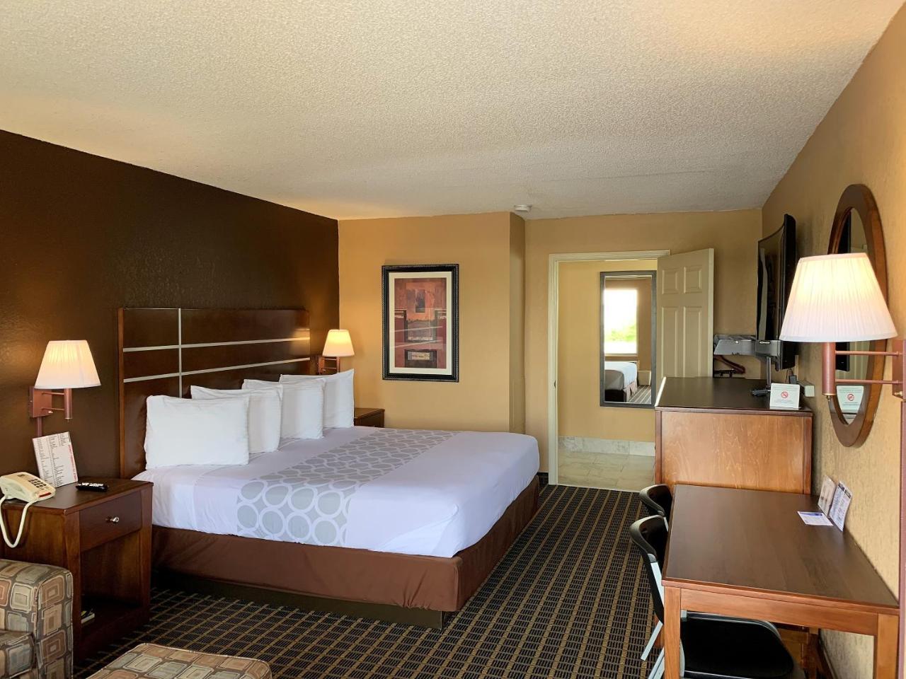 Star Plus Inn & Suites Selmer Екстериор снимка