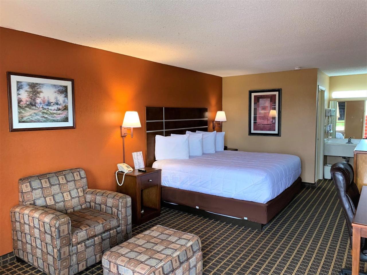 Star Plus Inn & Suites Selmer Екстериор снимка