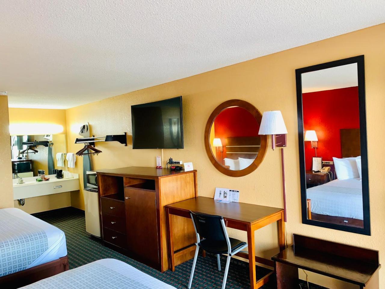 Star Plus Inn & Suites Selmer Екстериор снимка