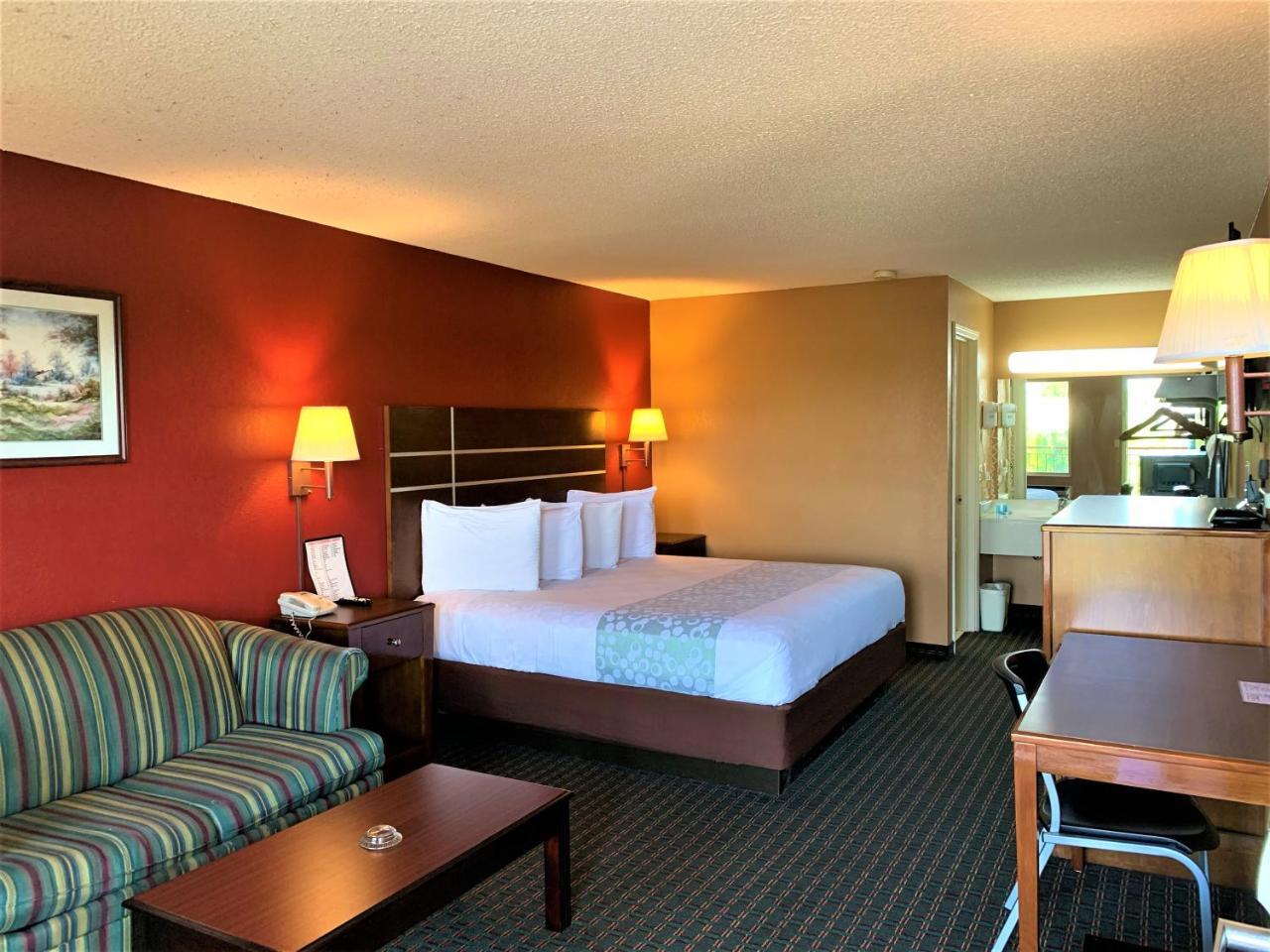 Star Plus Inn & Suites Selmer Екстериор снимка