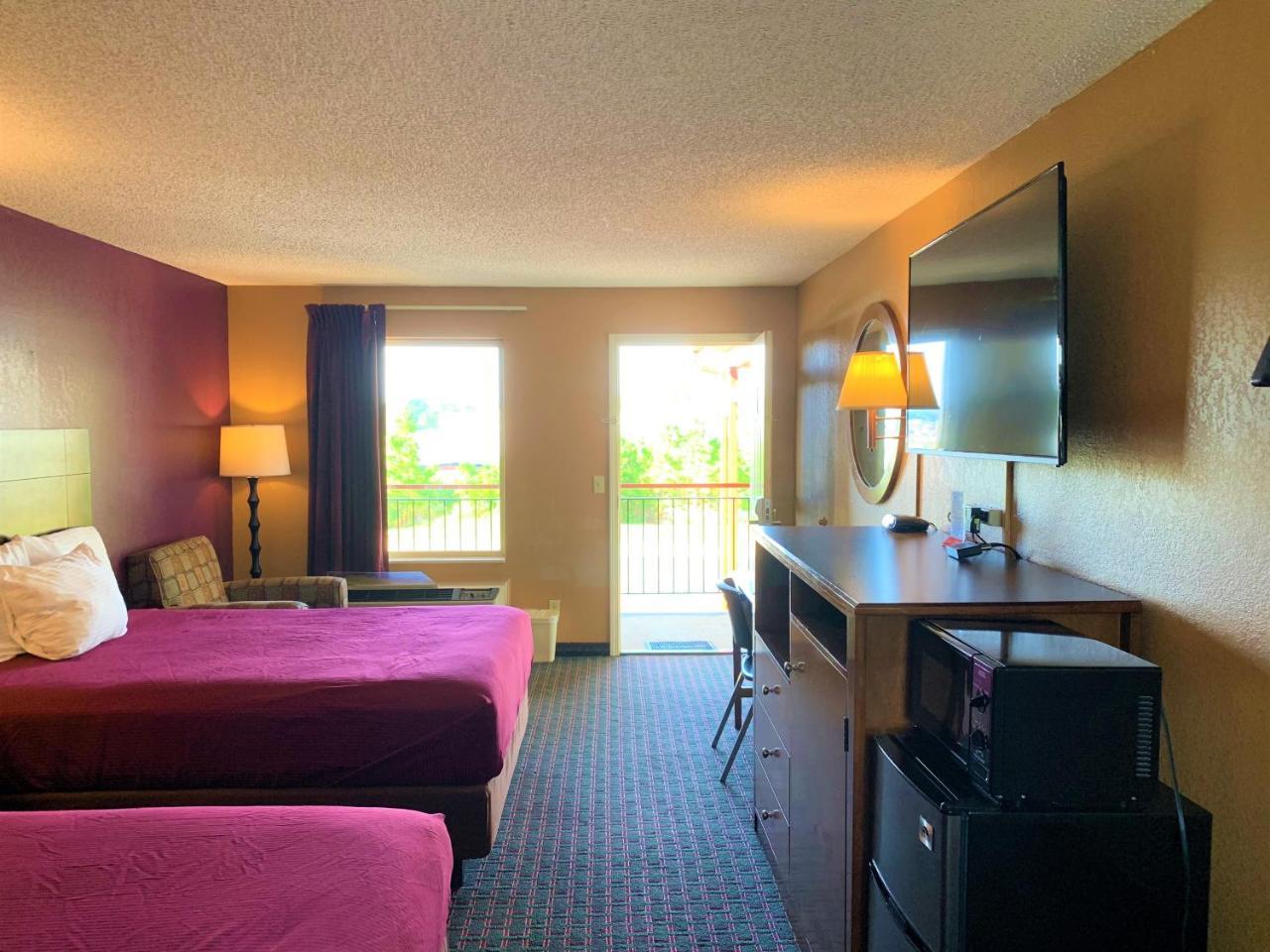 Star Plus Inn & Suites Selmer Екстериор снимка
