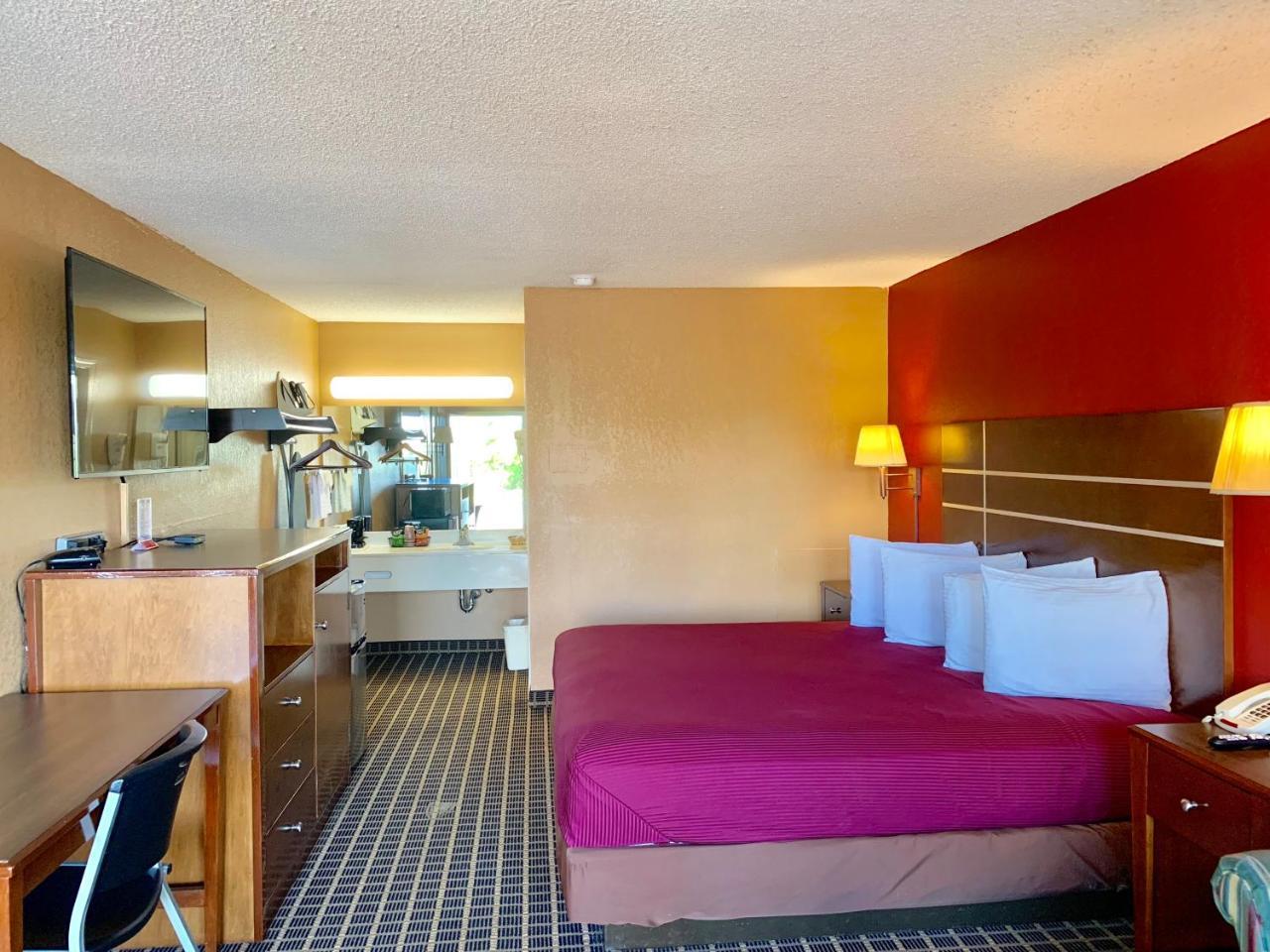 Star Plus Inn & Suites Selmer Екстериор снимка
