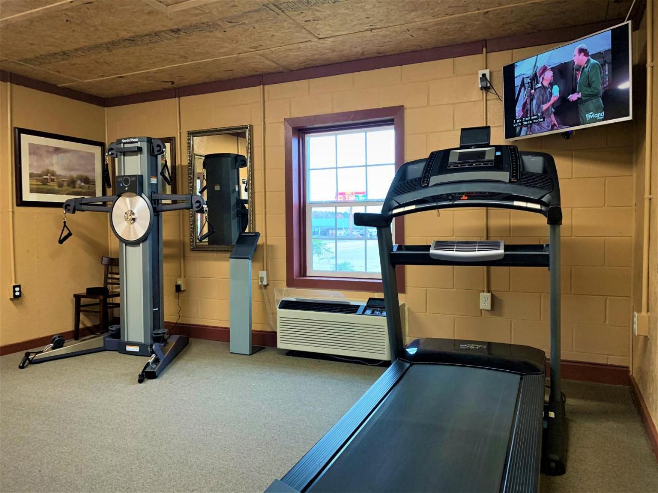 Star Plus Inn & Suites Selmer Екстериор снимка