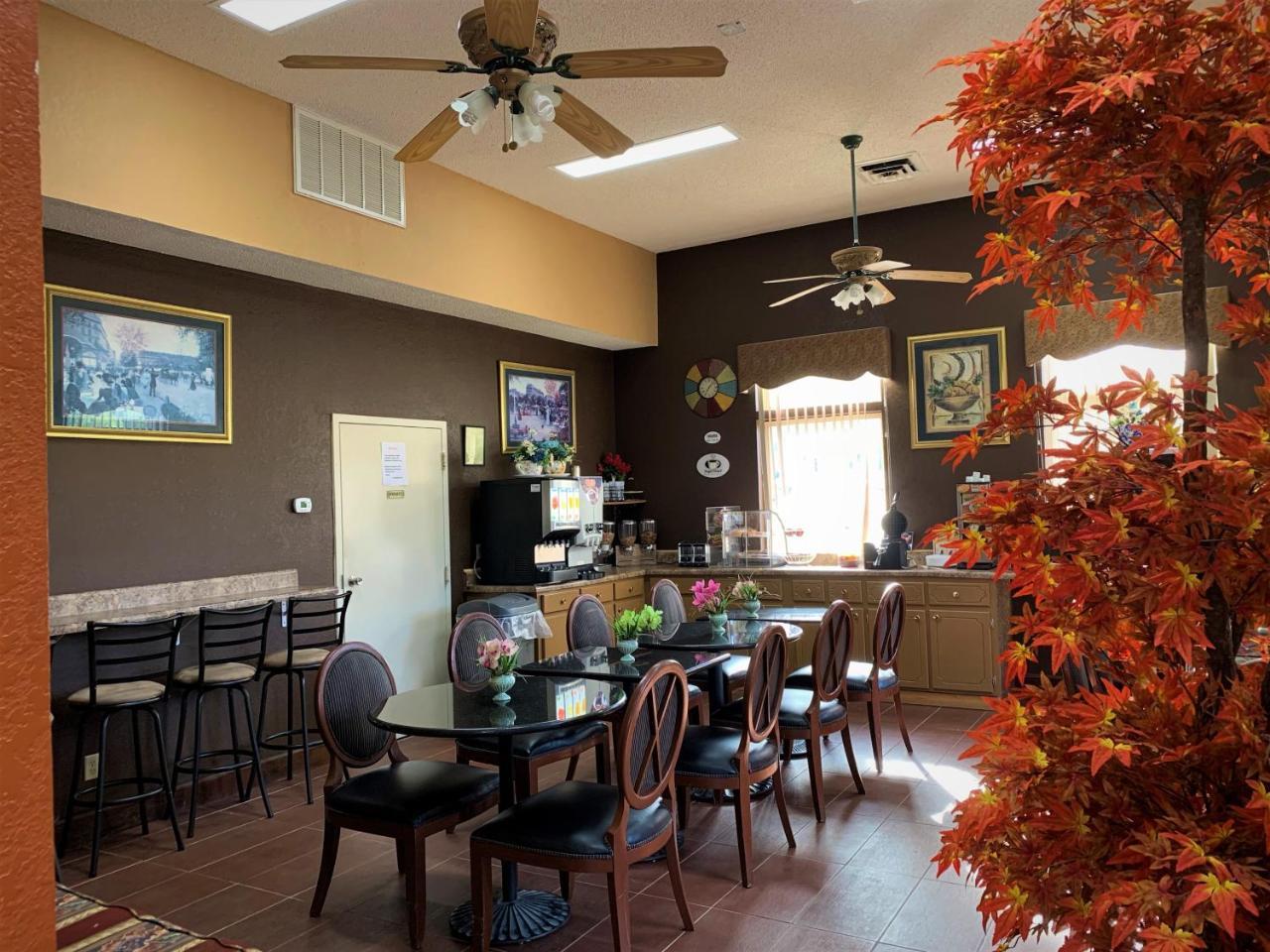 Star Plus Inn & Suites Selmer Екстериор снимка