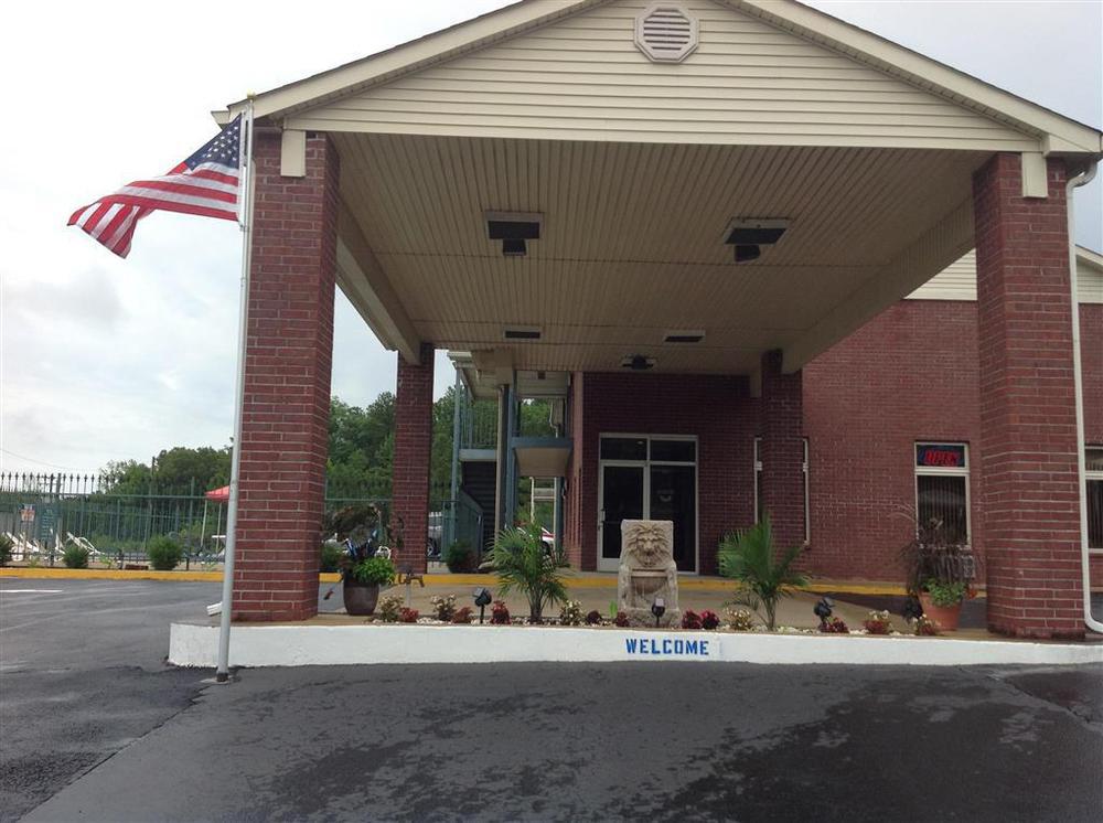 Star Plus Inn & Suites Selmer Екстериор снимка