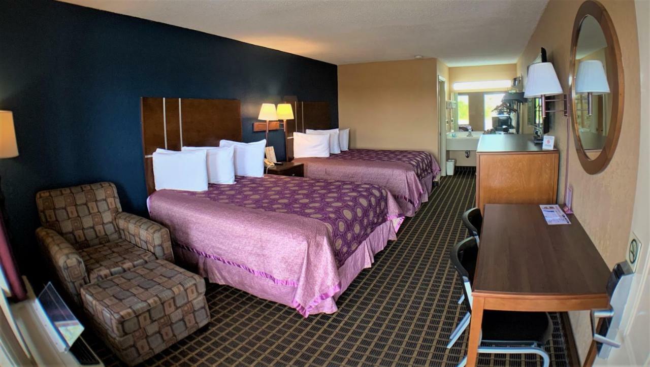 Star Plus Inn & Suites Selmer Екстериор снимка