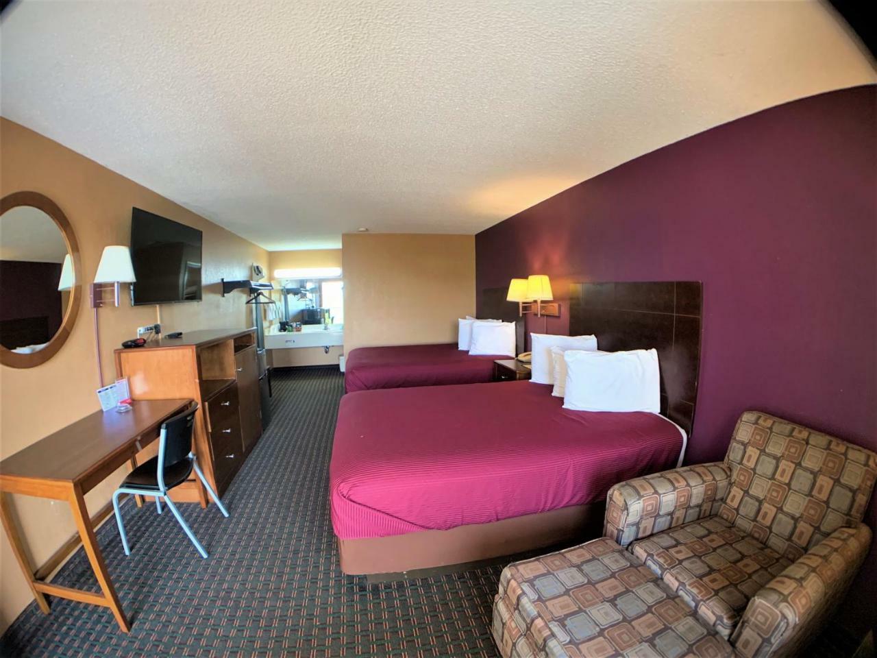 Star Plus Inn & Suites Selmer Екстериор снимка