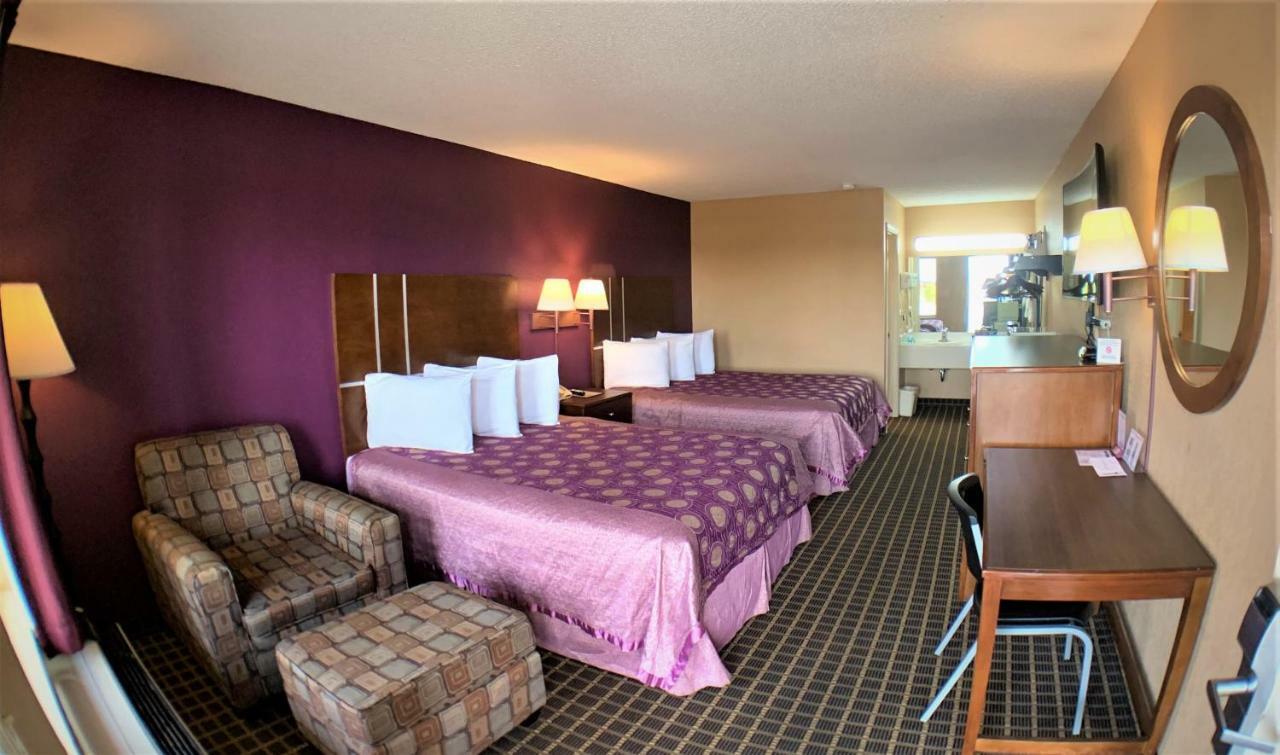 Star Plus Inn & Suites Selmer Екстериор снимка
